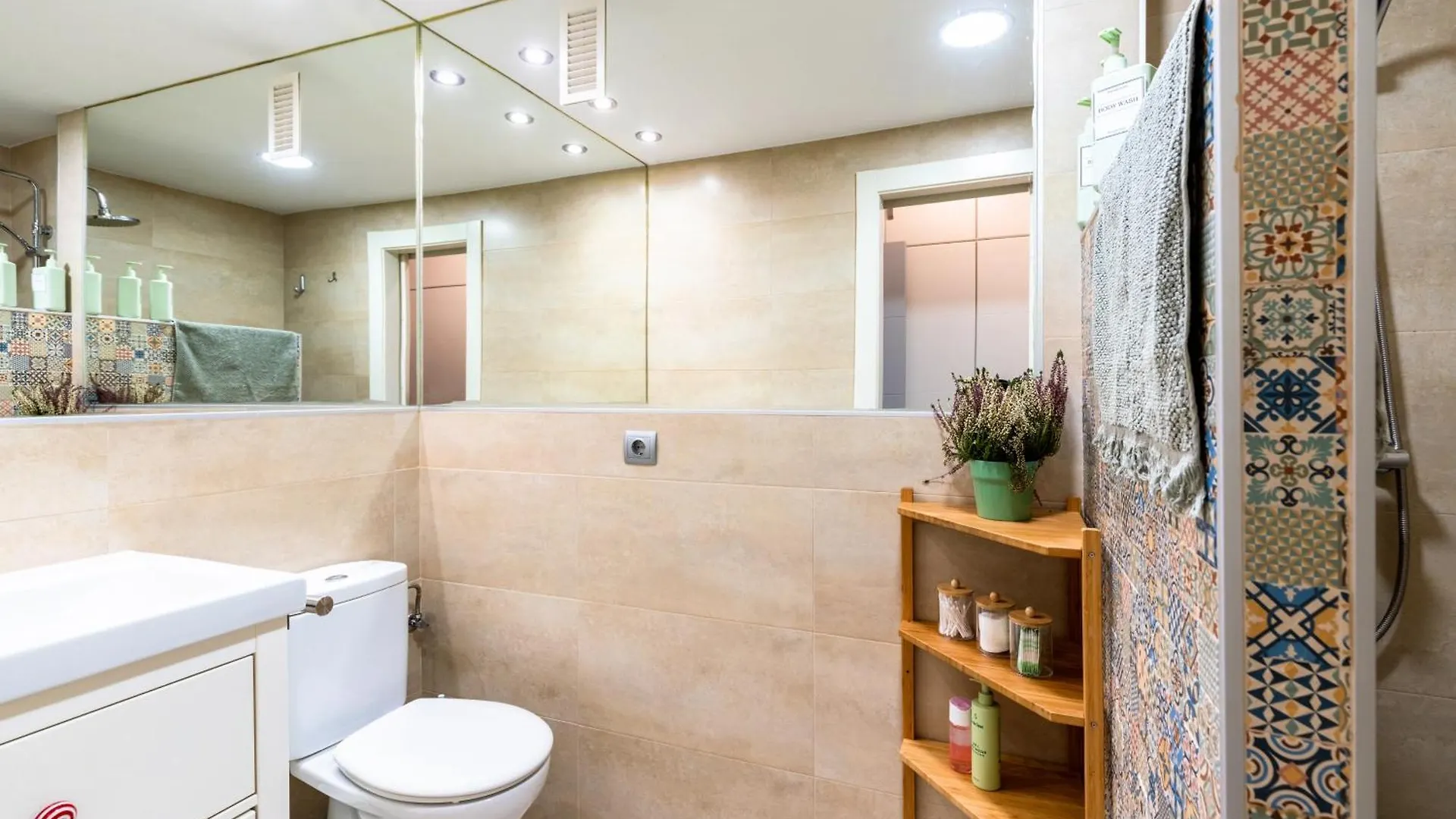 2 Hab 2 Banos Con Parking Junto Al Casco Historico Daire Sevilla